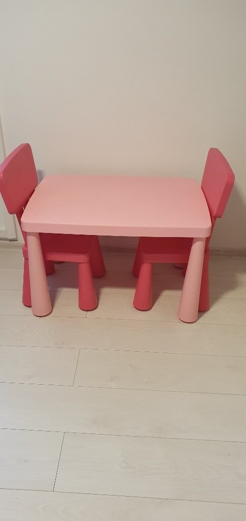 gumtree kids table and chairs